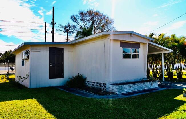 410 SUWANEE DR