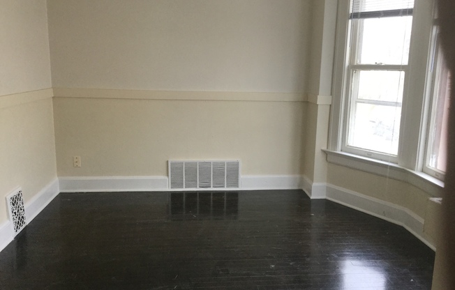 3913-3915 W Walnut St