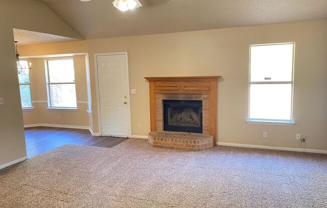 Charming 3 bedroom 2 bath home in Killeen!!