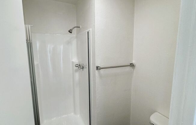 2 beds, 2 baths, $2,300, Unit 11