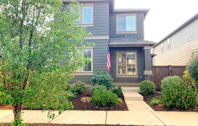 Beautiful Redmond home!  Newer, A/C, W/D included!