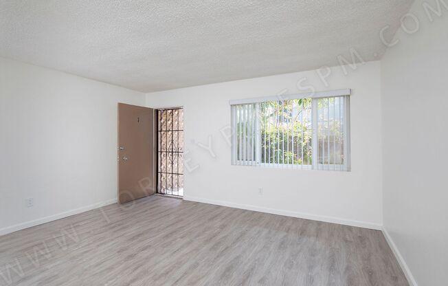 *OPEN HOUSE: 5/10 1:30-2:30PM* Studio with Parking in Pacific Beach!