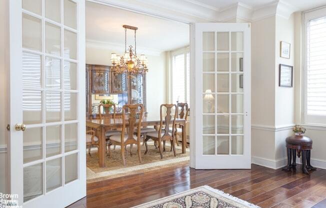 308 E 72 ST