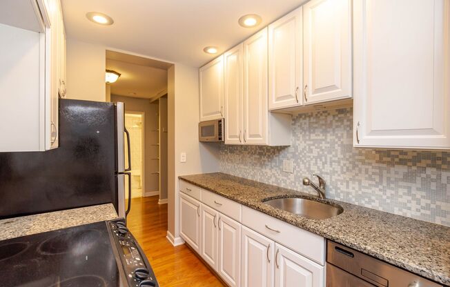 1 bed, 1 bath, $1,900, Unit 203