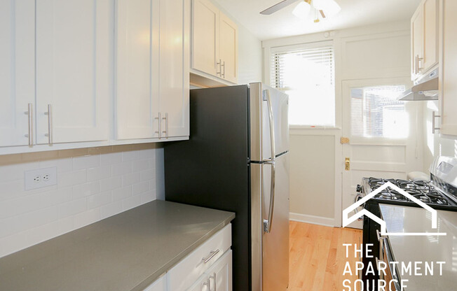 1932 W WINONA ST