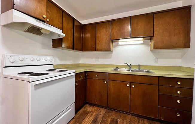2 beds, 1 bath, 715 sqft, $995, Unit A8