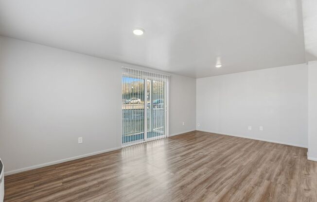 2 beds, 1 bath, 850 sqft, $1,150, Unit D-301