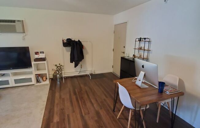 Studio, 1 bath, 703 sqft, $875, Unit Rhett's Row #6