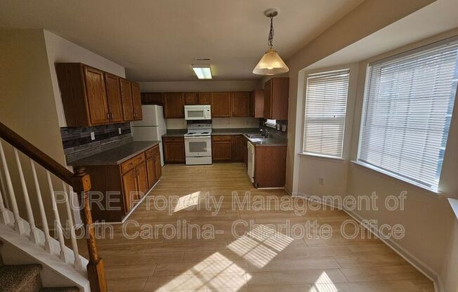 4423 CADES CV