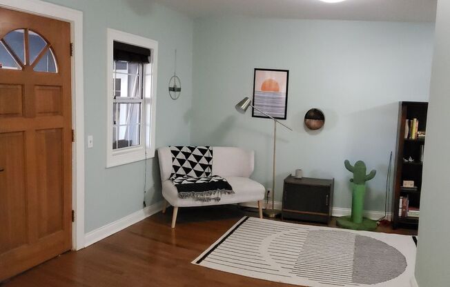 1537 E. North Ave.....Single Family House!