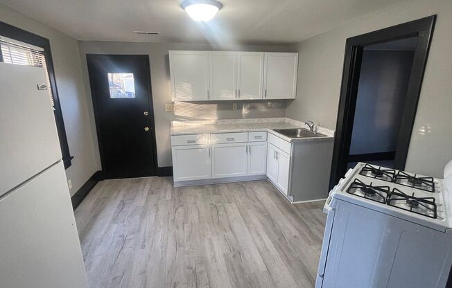 2 beds, 1 bath, $1,000, Unit Vine, 732