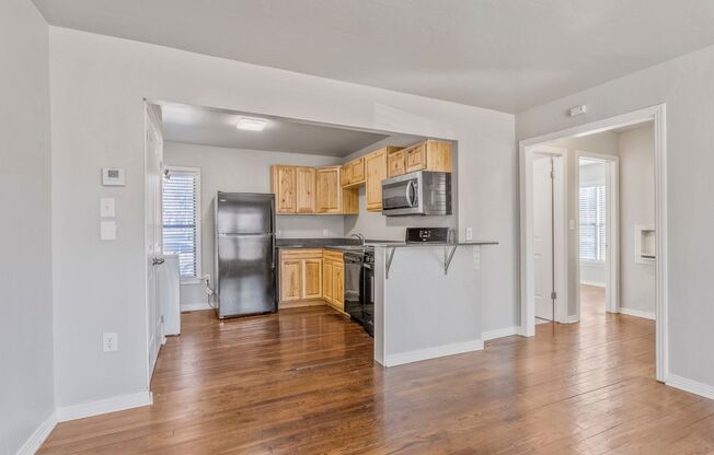 2 beds, 1 bath, 750 sqft, $1,050, Unit 1221-9
