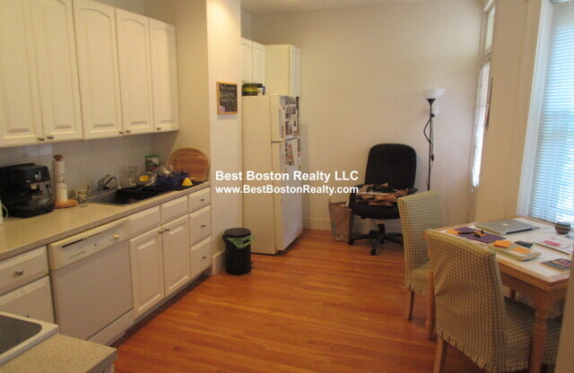 91 Trowbridge St