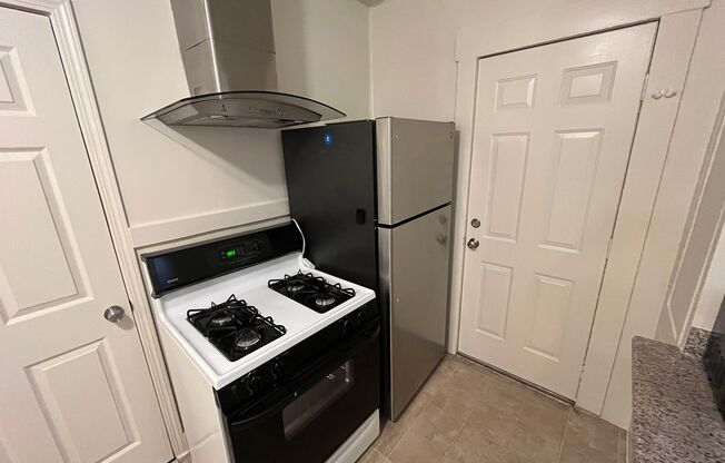 1 bed, 1 bath, 732 sqft, $2,300, Unit 1940