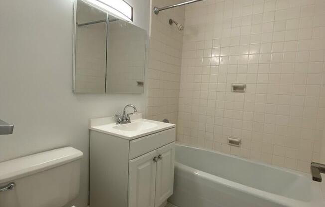 1 bed, 1.5 baths, 974 sqft, $5,000, Unit 22B