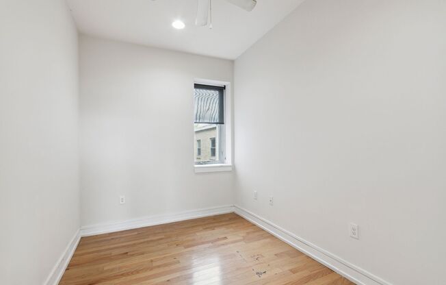 3 beds, 1 bath, 800 sqft, $1,400, Unit Unit 402