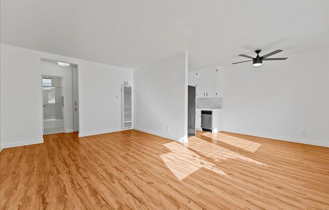 6114 CAHUENGA BLVD
