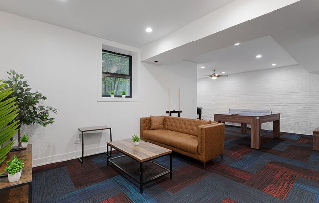 3 beds, 1 bath, 670 sqft, $2,200, Unit 1554-2Q
