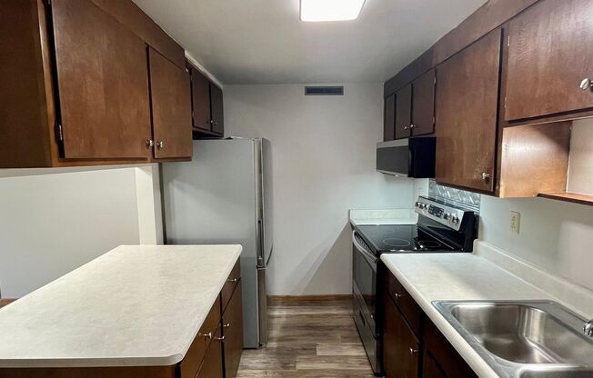 2 beds, 1 bath, 750 sqft, $895