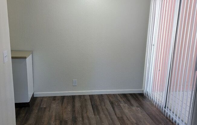 1 bed, 1 bath, 725 sqft, $1,220, Unit 129