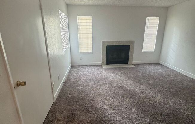 2 beds, 1 bath, $1,100, Unit # 267