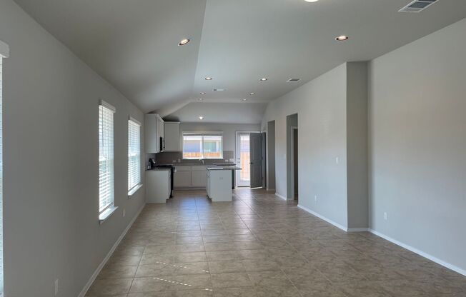 House For Lease in Maxwell