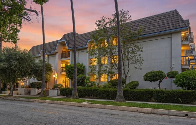 FIRST FLOOR 2BR + 2BA CONDO IN PASADENA!