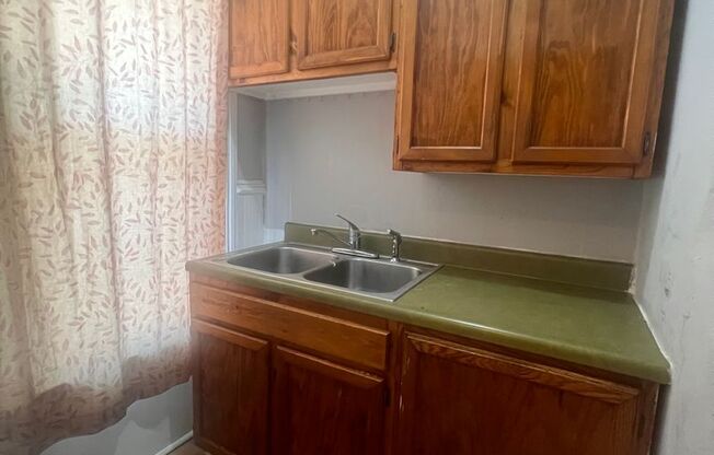 Studio, 1 bath, $525, Unit Unit 4