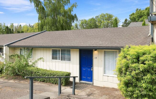 3 beds, 1 bath, 864 sqft, $1,895, Unit 15