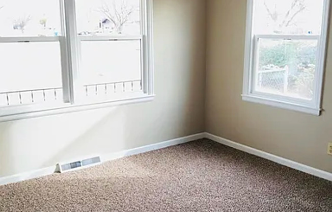 3 beds, 1 bath, $1,025