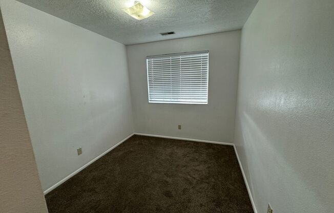 2 beds, 1 bath, $1,195