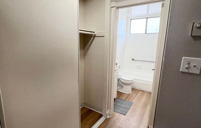 Studio, 1 bath, 380 sqft, $1,525, Unit 117 ***$299 DEPOSIT SPECIAL OAC***