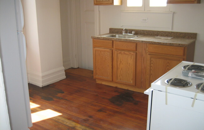 3rd Floor Apartment in Historic Building-York City SD!