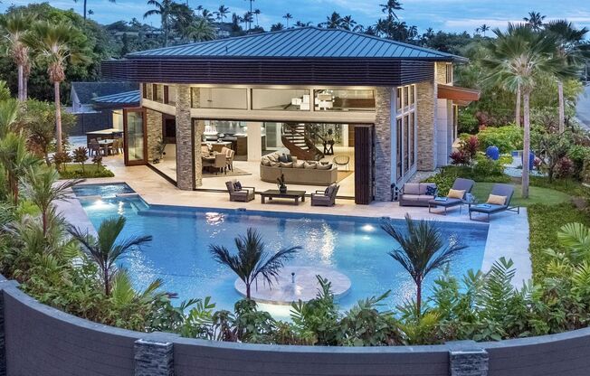 Kahala Grand Splendor. Contemporary Luxury residence w/ a large pool.