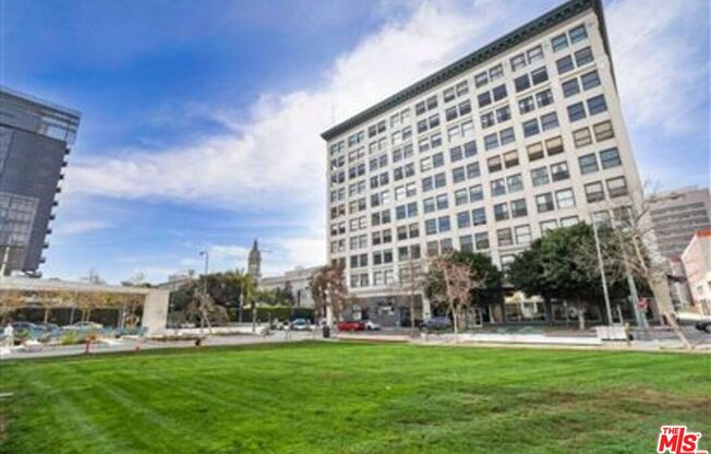 1 bed, 1 bath, 1,200 sqft, $3,300, Unit 806