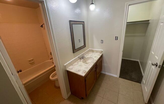 Beautiful 4 Bedroom 2 Bathroom in Allen!