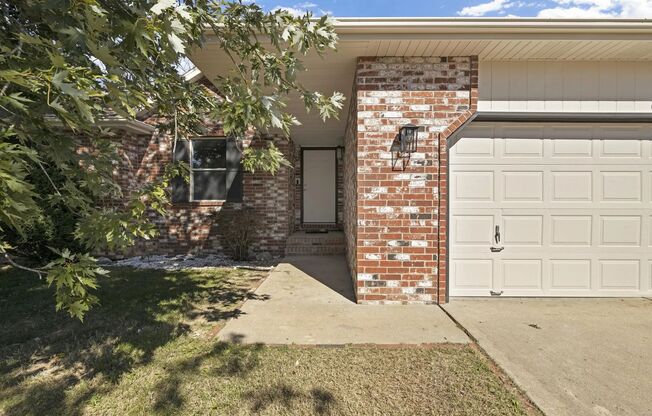 4 Bed 3 Bath 2 Car Garage -In Ground Pool-1st Months Rent Free