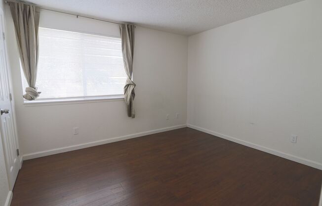 2 beds, 1 bath, $1,450, Unit # 13