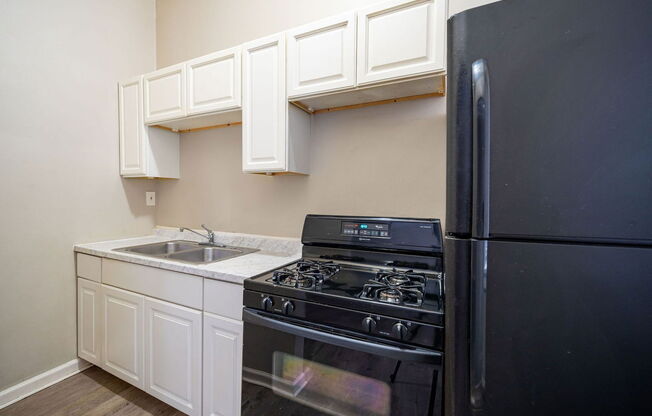 Studio, 1 bath, $875, Unit 10