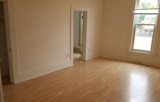 3 beds, 1 bath, $800