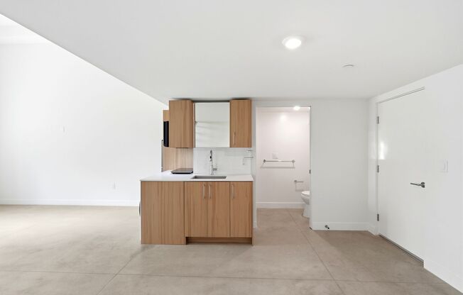 Studio, 1 bath, 571 sqft, $1,845, Unit 201-B