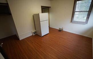 Studio, 1 bath, 400 sqft, $900, Unit 3