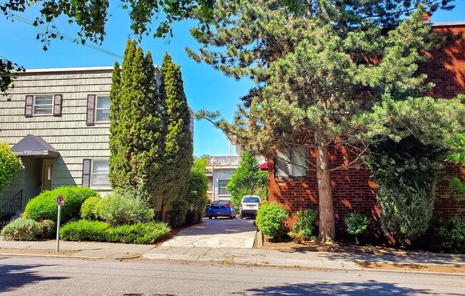 Studio, 1 bath, 390 sqft, $1,150, Unit 10