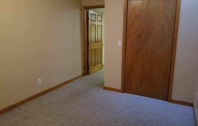 3 beds, 1 bath, 800 sqft, $1,875, Unit 631