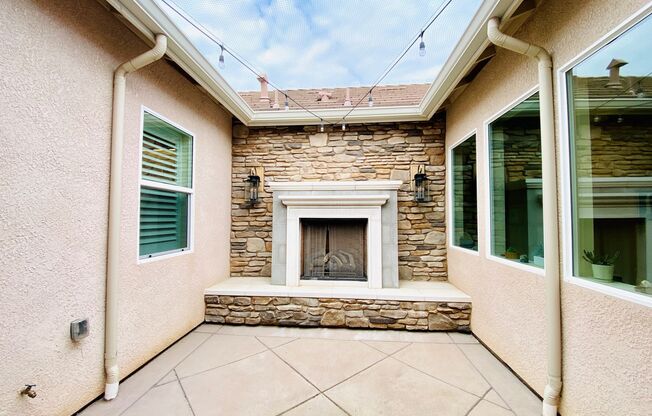 $2,695 Leonard & Ashlan, Gorgeous Custom 3 bedroom + Office - Corazon Ave, Clovis