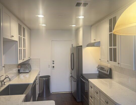1 bed, 2 baths, 850 sqft, $3,900, Unit 209