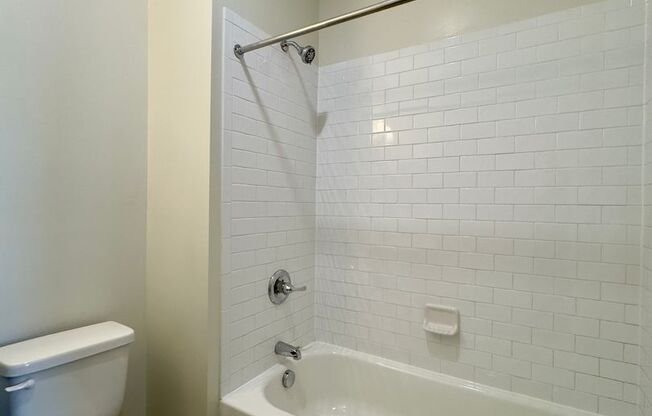 3 beds, 2 baths, 925 sqft, $1,600, Unit 5906 Arizona Ave- Apt B