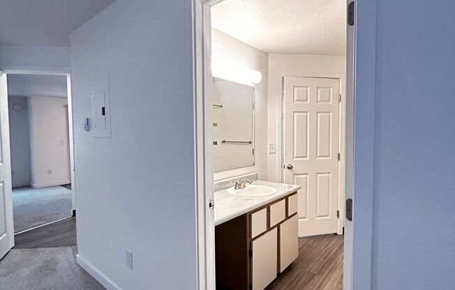 1 bed, 1 bath, 660 sqft, $1,075, Unit H - 037