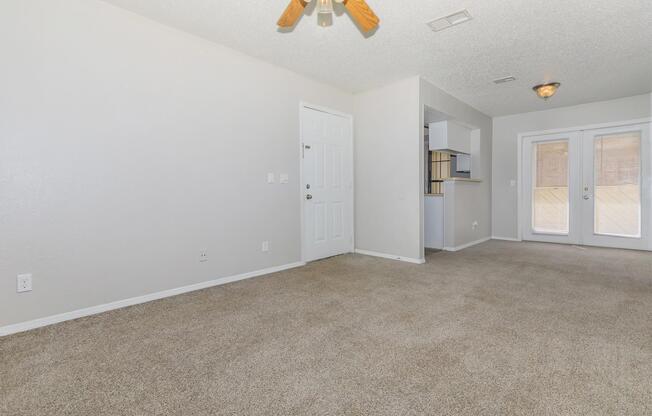 2 beds, 2 baths, 933 sqft, $925