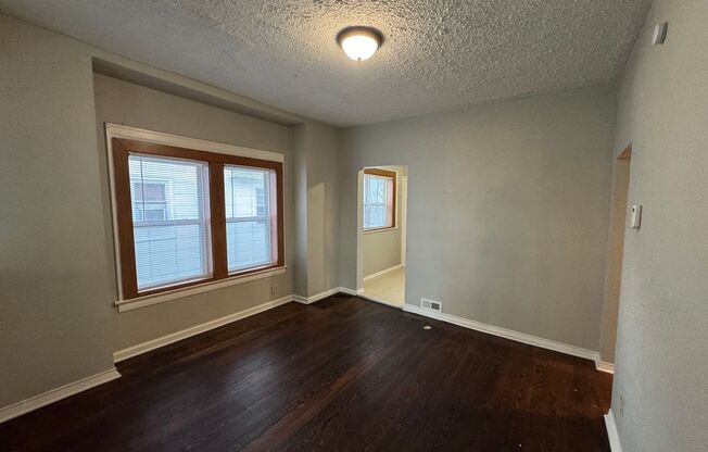 3 beds, 1 bath, $1,324